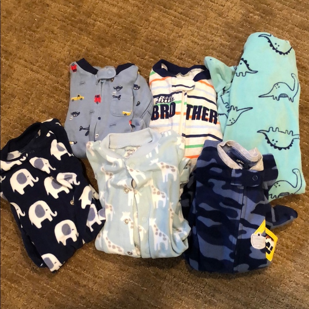 9 month Carters PJs-5 items